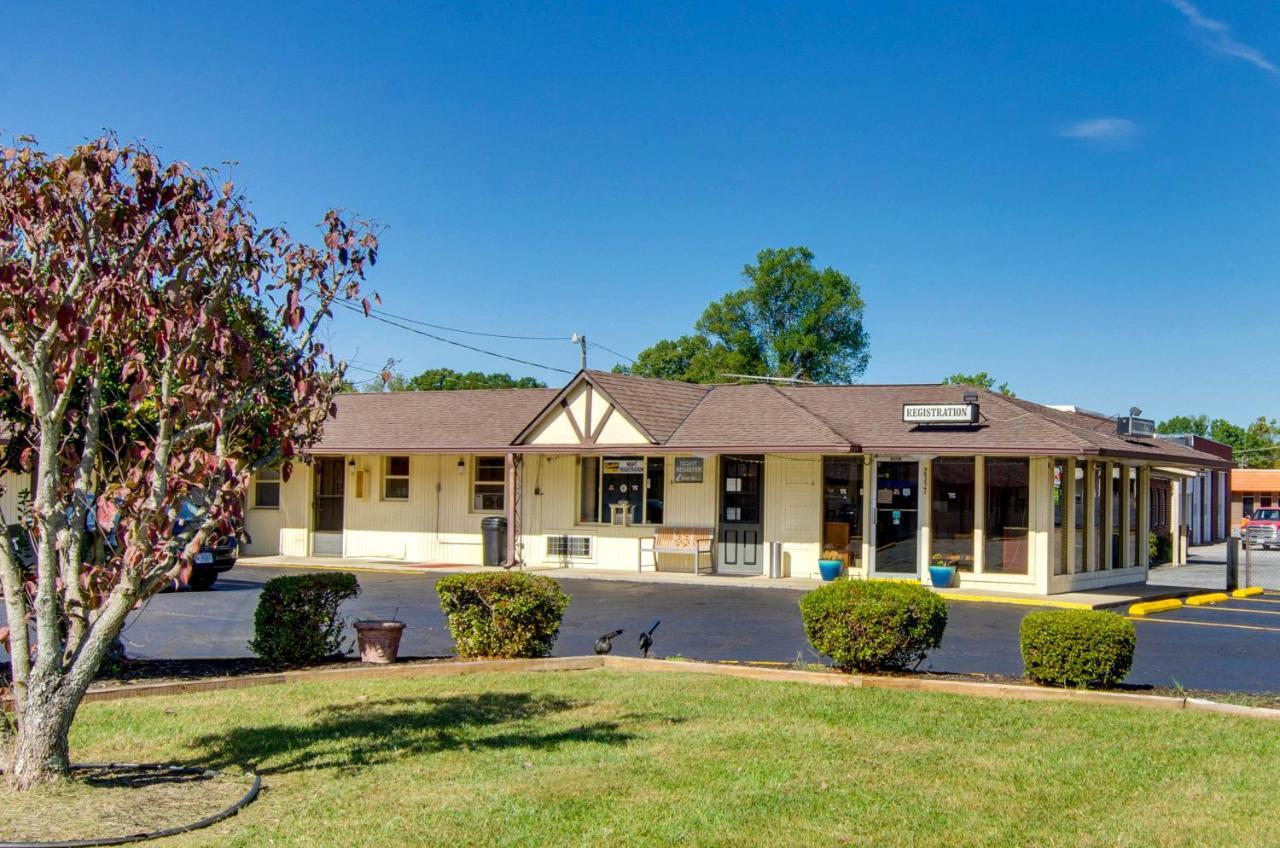 Scottish Inns Collinsville - Martinsville 外观 照片